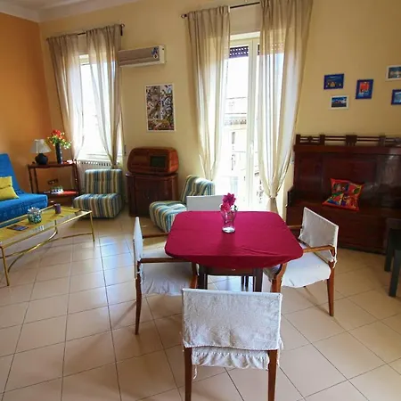 Casa Antico Borgo Santa Lucia * Naples