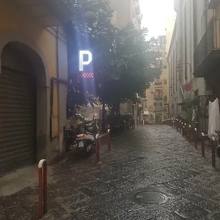 Gradoni Di Chiaia Twenty Three * Napoli
