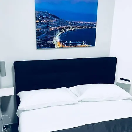 Central * Naples