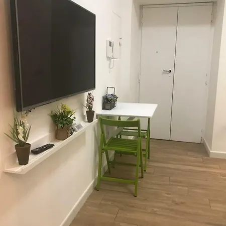La Casa Di Noa In The Heart Of Vomero * נאפולי