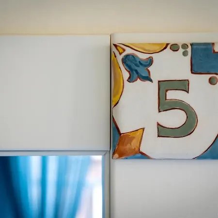 לינה וארוחת בוקר Regina Elena נאפולי