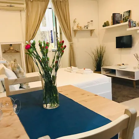Lorenzo's Art Appartement Naples
