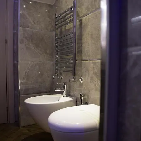 Royal Luxury 3* Neapel