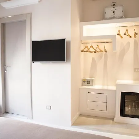 Royal Luxury 3* Neapel