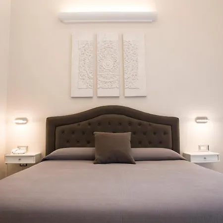 Royal Luxury 3* Neapel