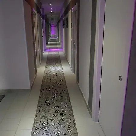 Metro 3* Naples