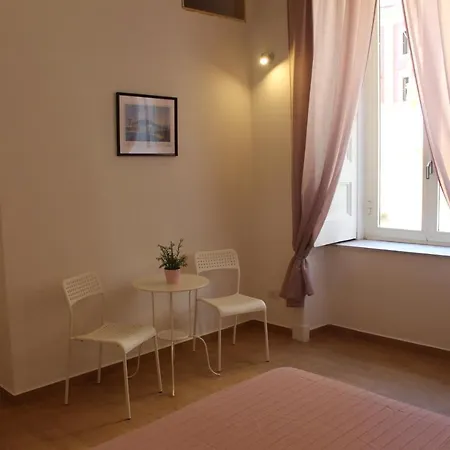 Casa Laura Oliva Mancini Neapel