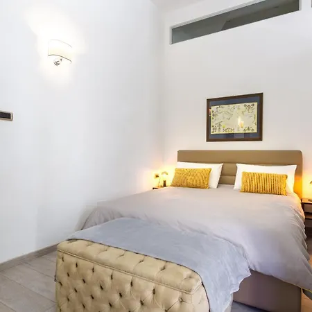 B1flat Mergellina -