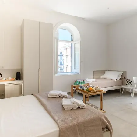 Lux Caracciolo Bed & Breakfast Naples