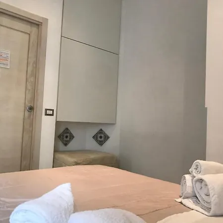 Panzió International Nápoly
