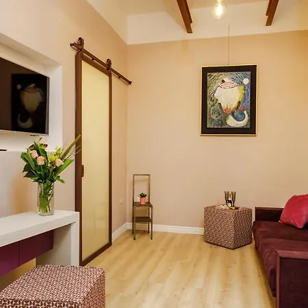 Vicky's Luxury Apartment
