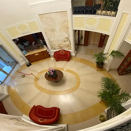 Palazzo Alabardieri 4* Nápoles