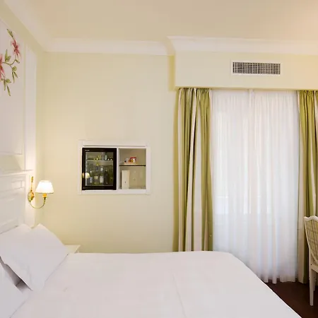 Palazzo Alabardieri 4* Nápoles
