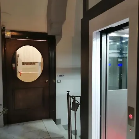 Hermes For Tourists Napels