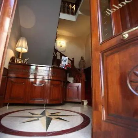 Garibaldi Hotel 3*
