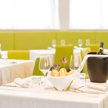 Cristina Hotel 3*