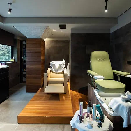 Gold Tower Lifestyle Отель Неаполь