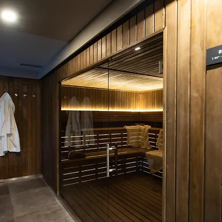 Отель Gold Tower Lifestyle Неаполь