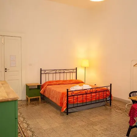 Vecchia - Chiaia Bed & Breakfast Naples