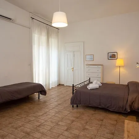 Vecchia - Chiaia Bed & Breakfast Naples