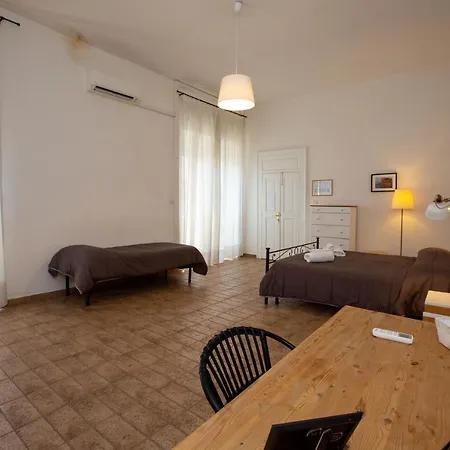 Vecchia - Chiaia Bed & Breakfast Naples