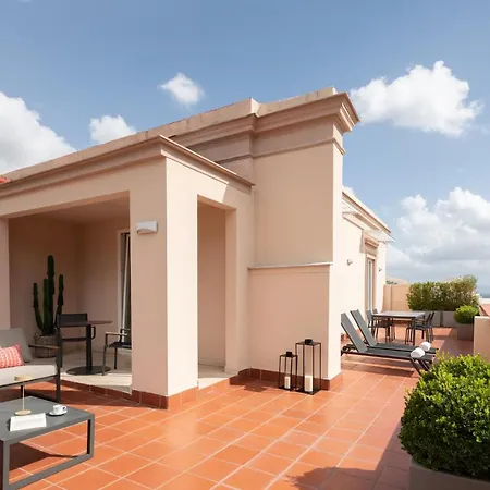 Caracciolo 13 Rooftop & Apartman *