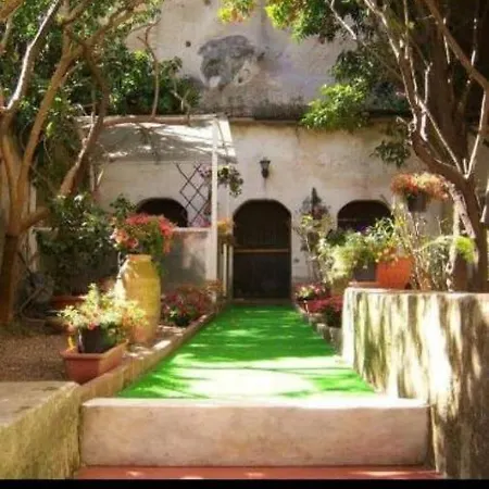 Sofia E Sveva Con Giardino