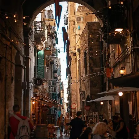 The Idyll Boutique - In Napoli's Spanish Quarters Napels