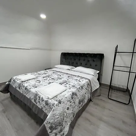 Giovanni Luxury Suites