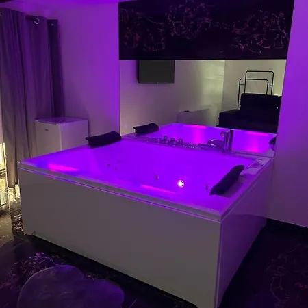 Giovanni Luxury Suites *