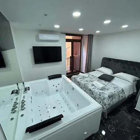 Giovanni Luxury Suites Apartamento *