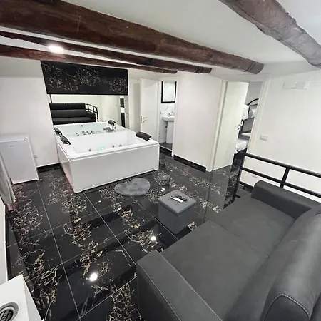 Giovanni Luxury Suites