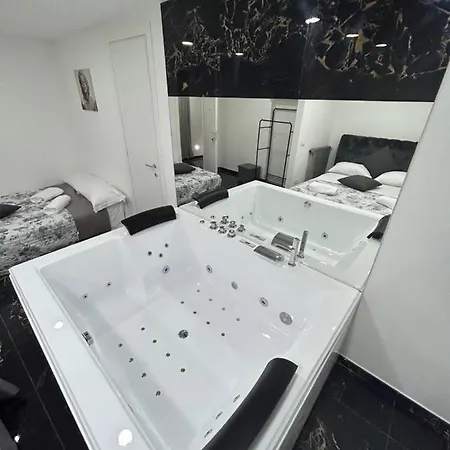 Giovanni Luxury Suites Apartamento *