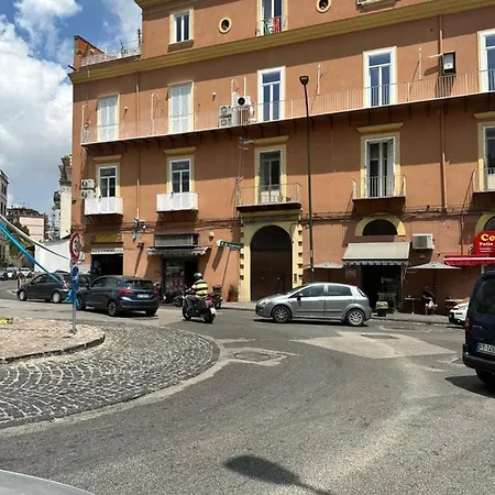 Di Vaio S Adiacente Metro Rione Alto * Νάπολη