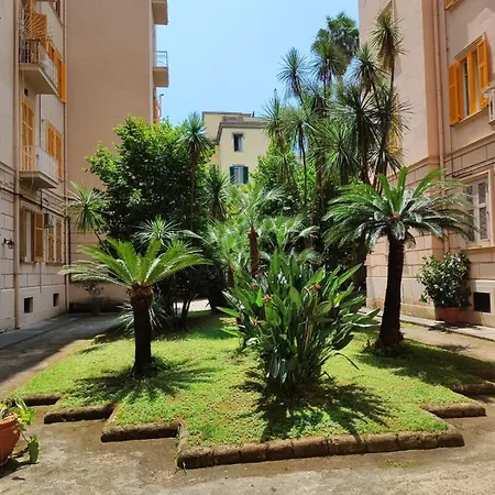 The House Of The Sunbeam Daire Napoli