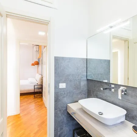Stanzione Classy Flat At Vomero By Napoliapartments Apartman