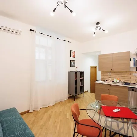 Dante 2 Super Apartment