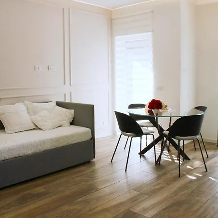 M Luxury Apartment *