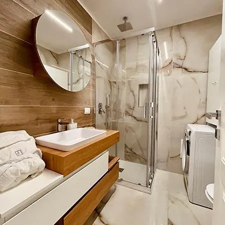 M Luxury Apartment *