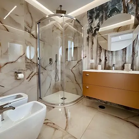 M Luxury *