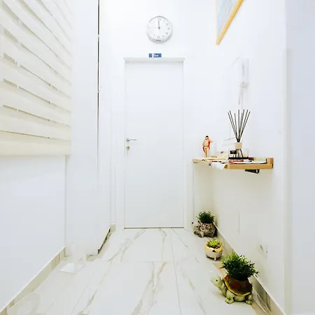Light Guest house *