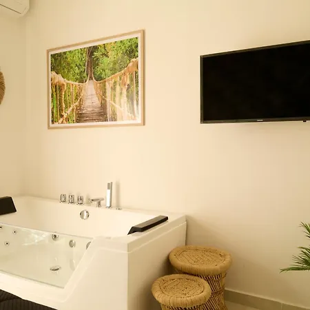 Lumina Guest house *