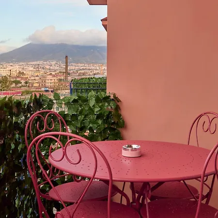 Lumina Naples