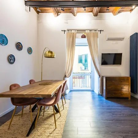 Apartment Hidden Gem On Chiaia Pedastrian Area By Napoliapartments