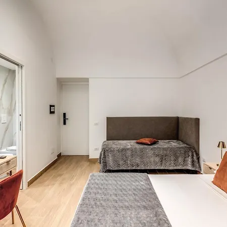 Domus Partenopea Affittacamere *