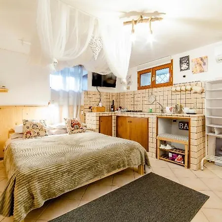 Tabor 1 Garden & Parking Apartman Nápoly