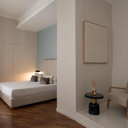 Caracciolo 13 Rooftop & Apartman