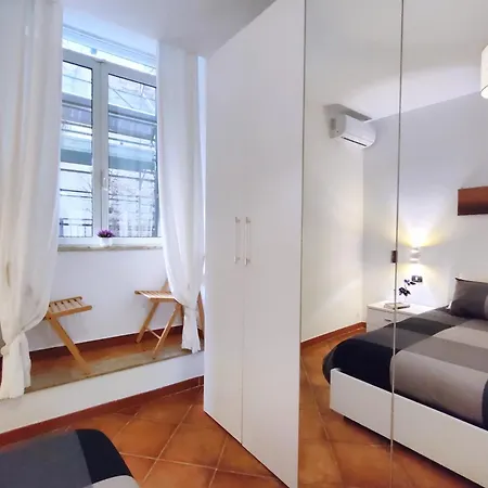 Chiaia House Vetriera Apartment Naples