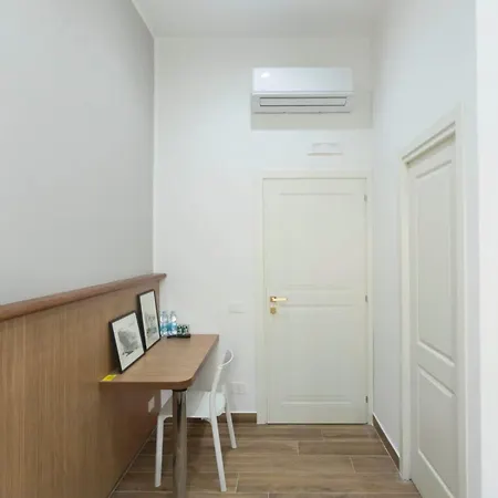 Pensjonat Vomero House 2*