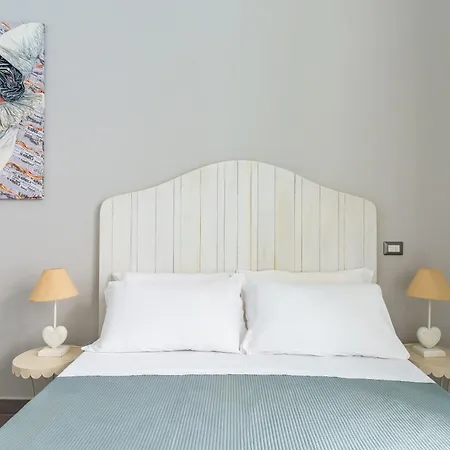 Appartamento Duplex Indipendente Vicino Al Lungomare Caracciolo